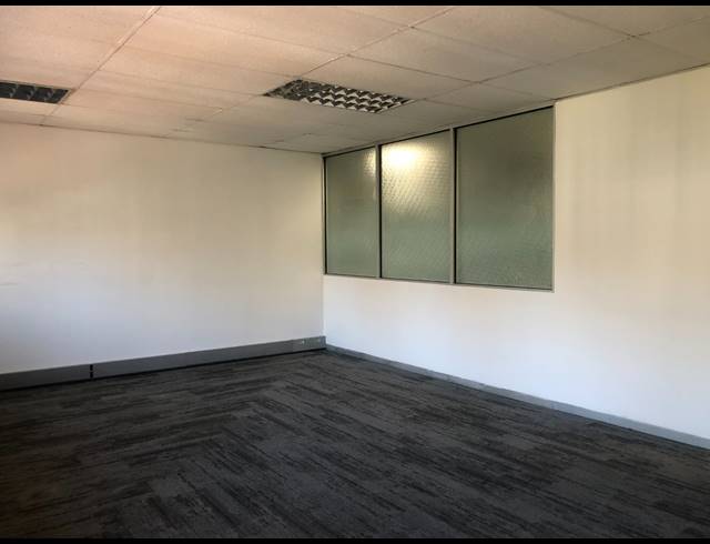 43M² OFFICE TO LET IN HYDE PARK